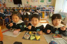 幼稚園で食べる味6